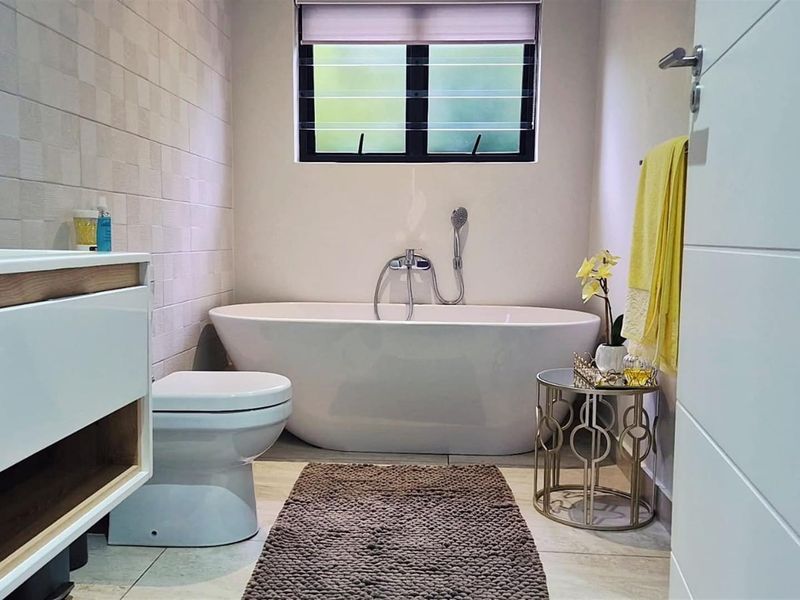 MODERN FAMILY LIVING WITH ENTERTAINMENT APPEAL | THE WRENS, CARLSWALD - Photo 7