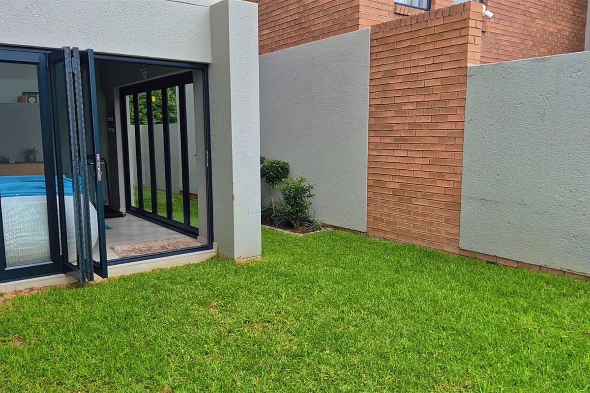 MODERN FAMILY LIVING WITH ENTERTAINMENT APPEAL | THE WRENS, CARLSWALD - Photo 4