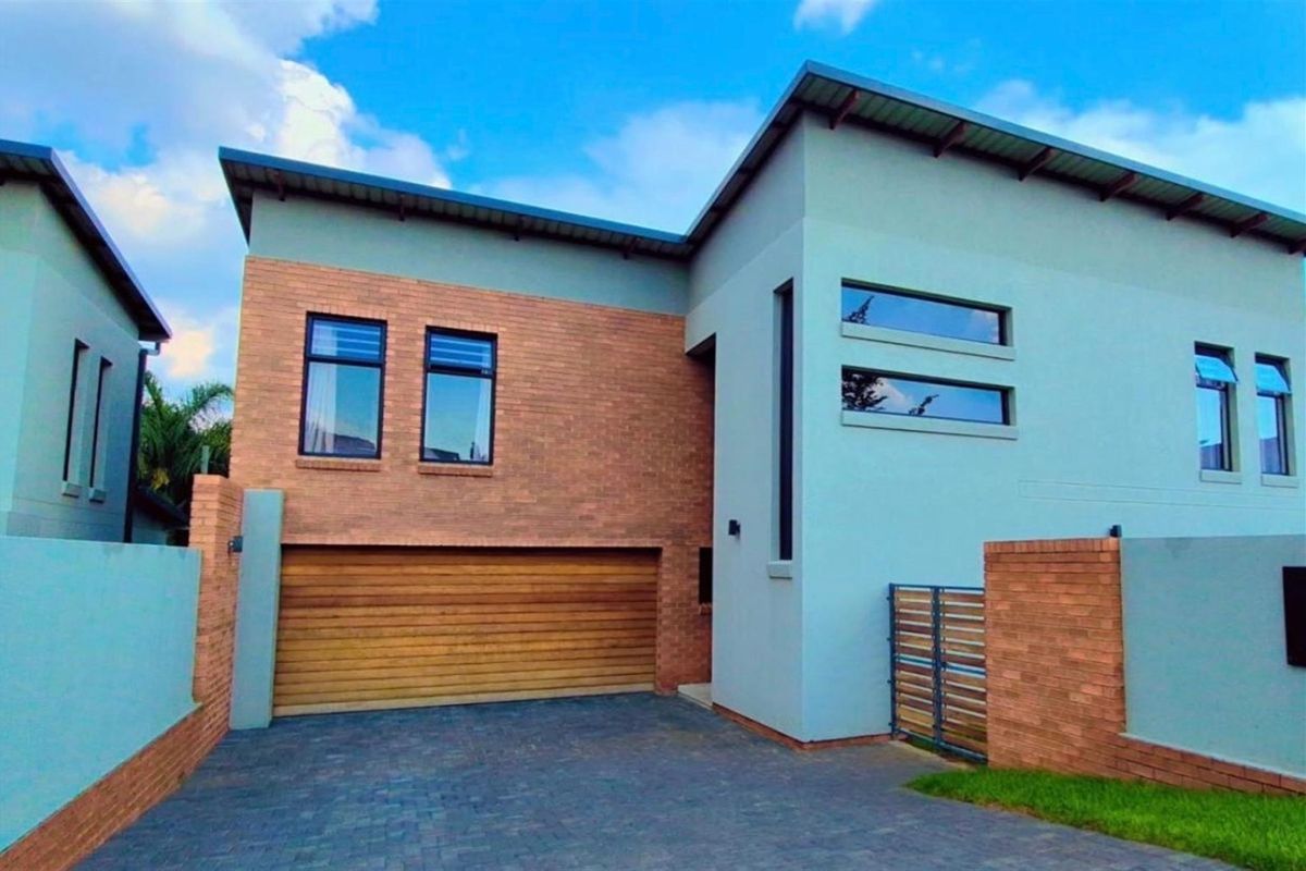 MODERN FAMILY LIVING WITH ENTERTAINMENT APPEAL | THE WRENS, CARLSWALD - Photo 3