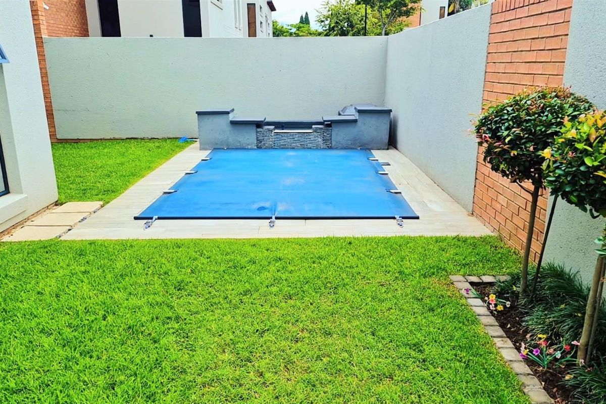 MODERN FAMILY LIVING WITH ENTERTAINMENT APPEAL | THE WRENS, CARLSWALD - Photo 2