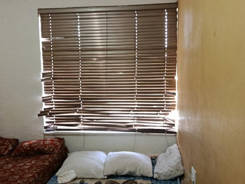 Large Corner Unit 2 Bedroom with Top Balcony - Photo 8