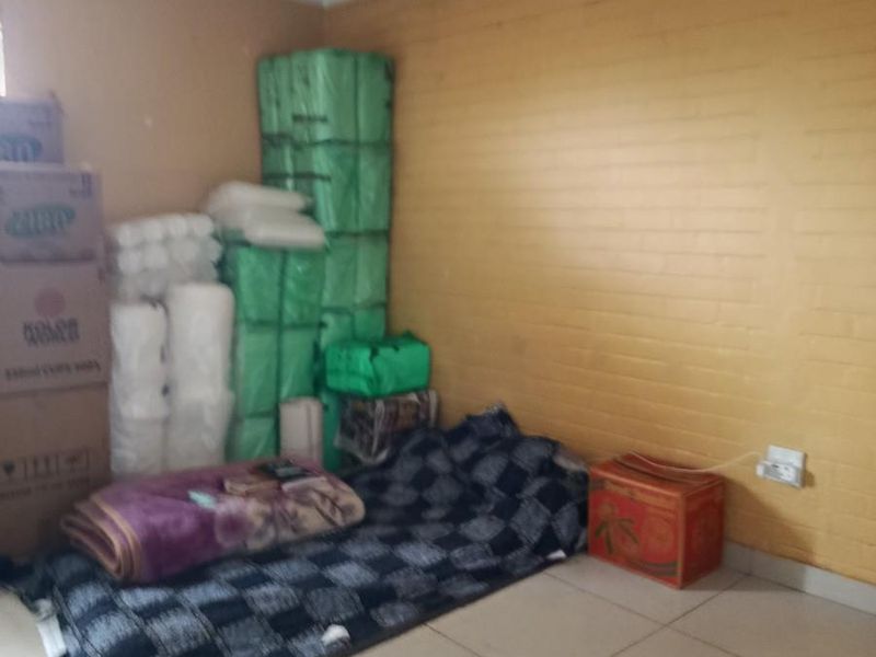 Large Corner Unit 2 Bedroom with Top Balcony - Photo 5