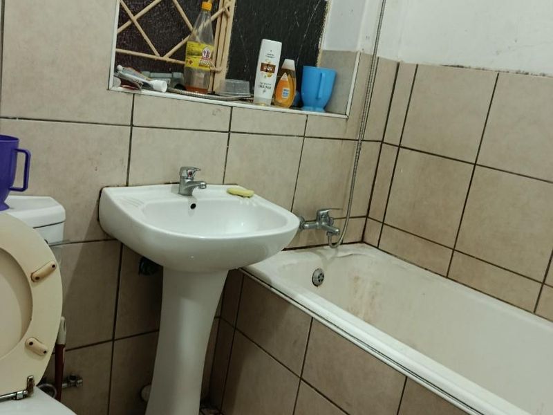 Large Corner Unit 2 Bedroom with Top Balcony - Photo 10