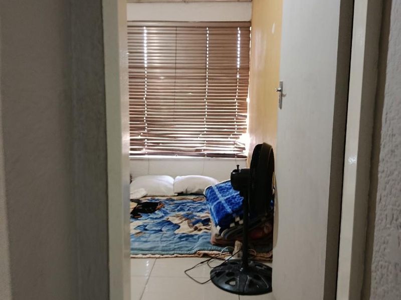 Large Corner Unit 2 Bedroom with Top Balcony - Photo 7