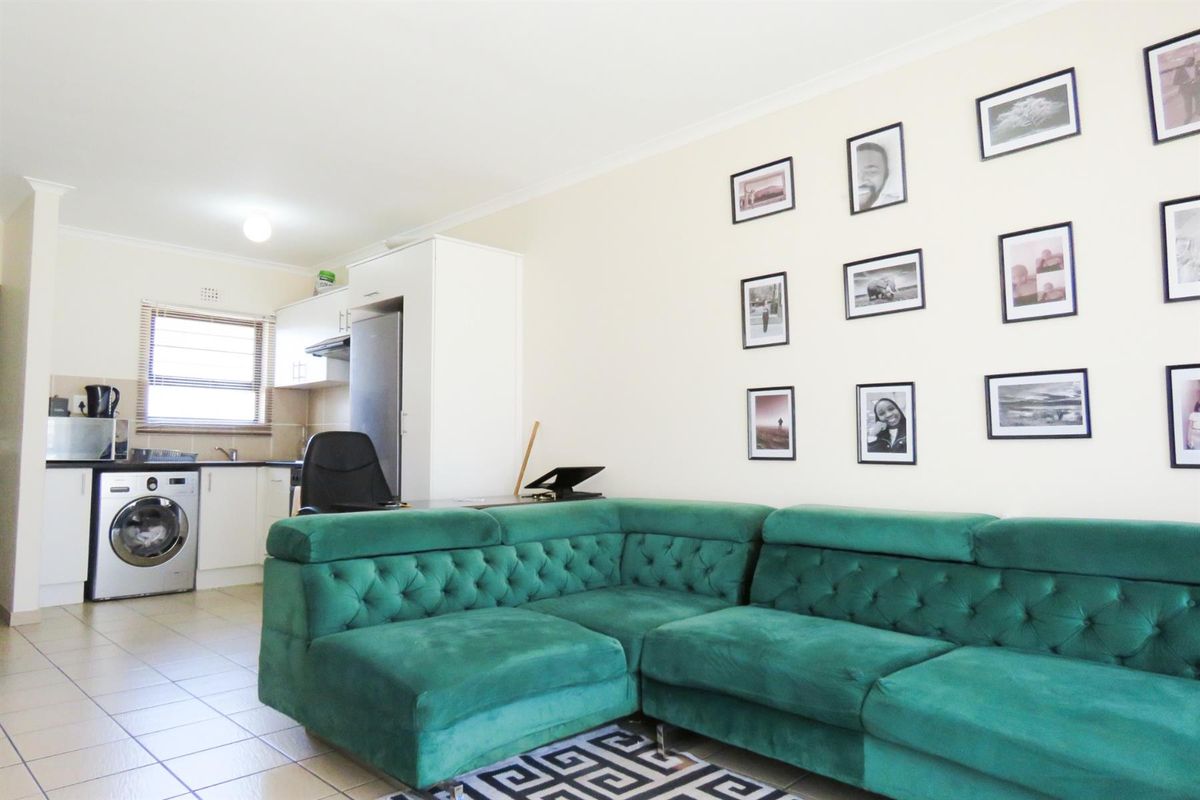 Modern Ground Floor 2-Bedroom Apartment in Sought-After Thornwood Complex Cape Town For Rent - Photo 2