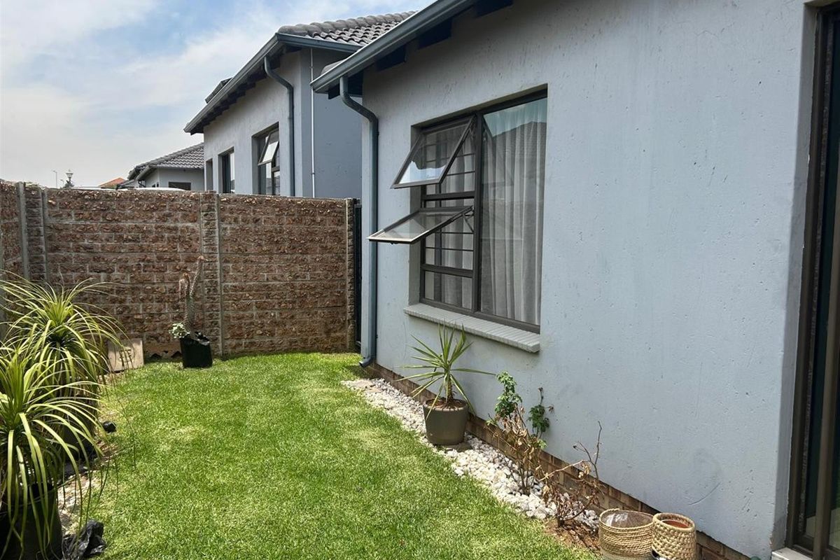 Elegant Living in Parklands Estate-Weaver Nest - Photo 4