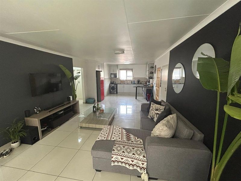 Elegant Living in Parklands Estate-Weaver Nest - Photo 5