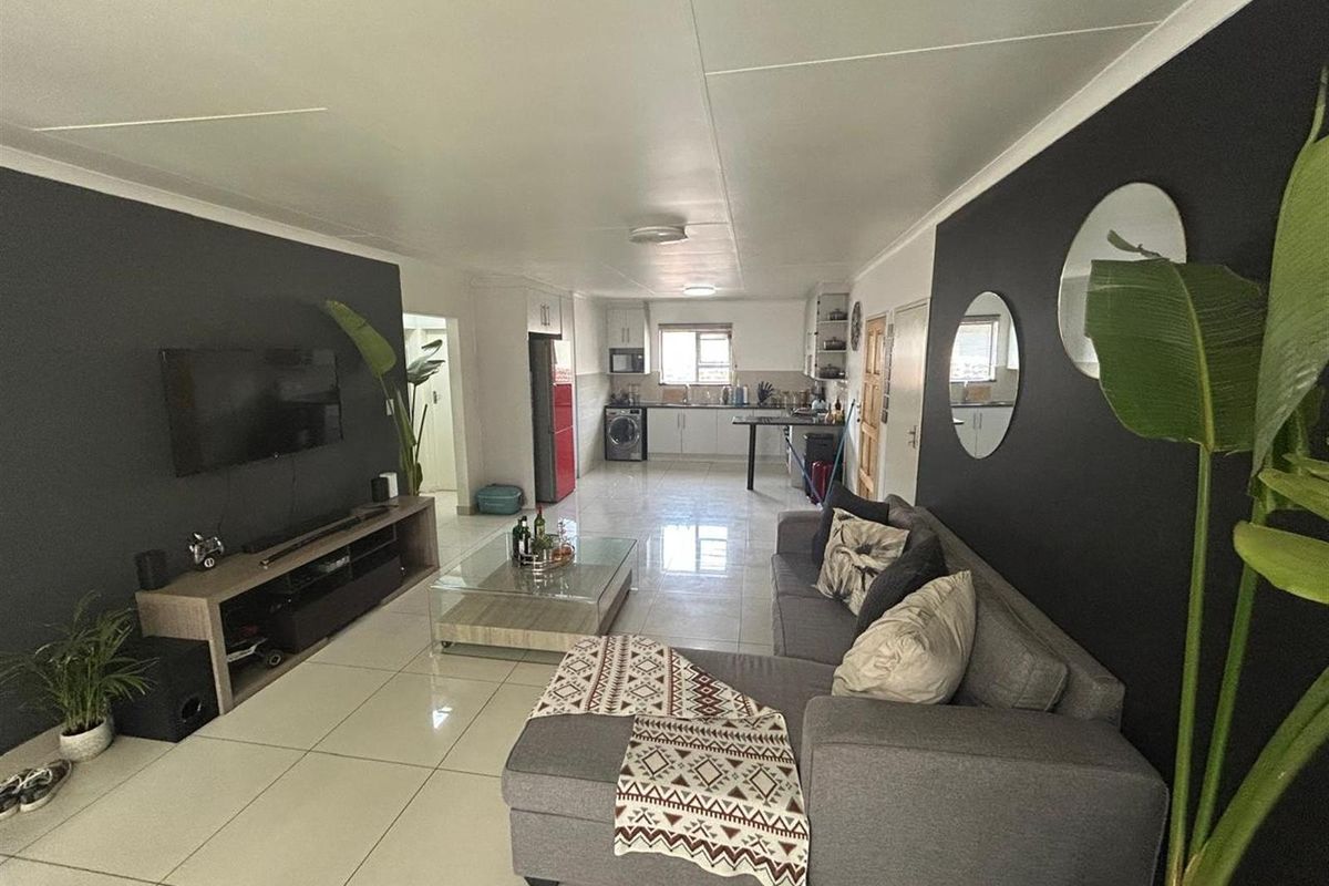 Elegant Living in Parklands Estate-Weaver Nest - Photo 5