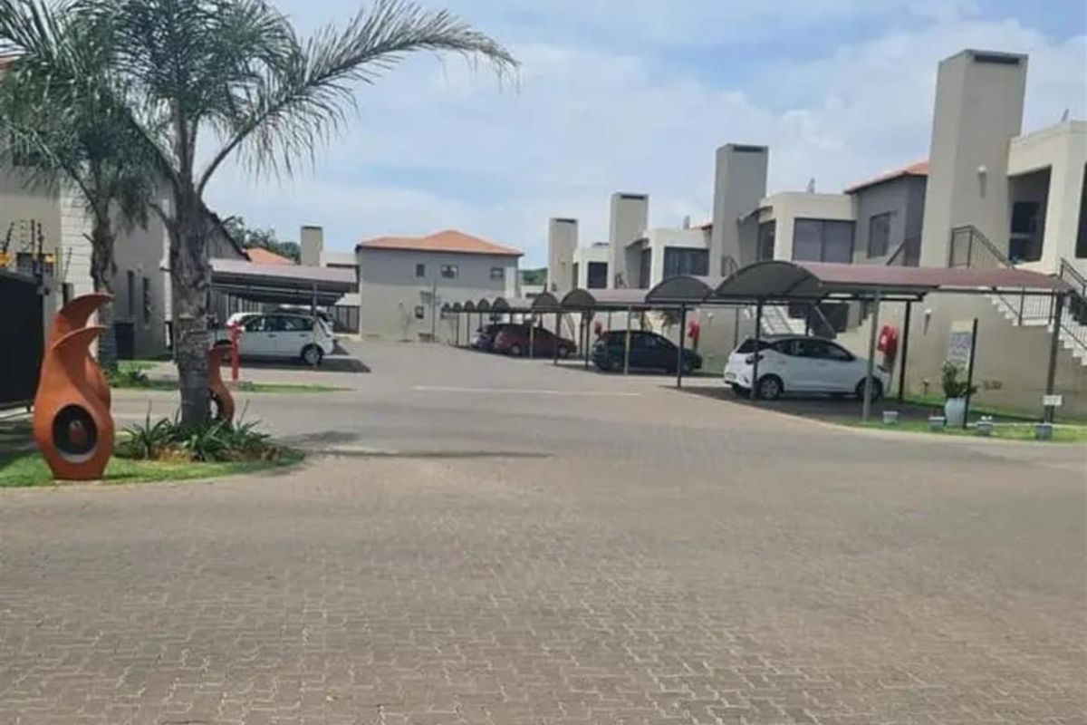 Secure Family, Pet Friendly Townhouse / Great Investment-Urgent Sale - Photo 2