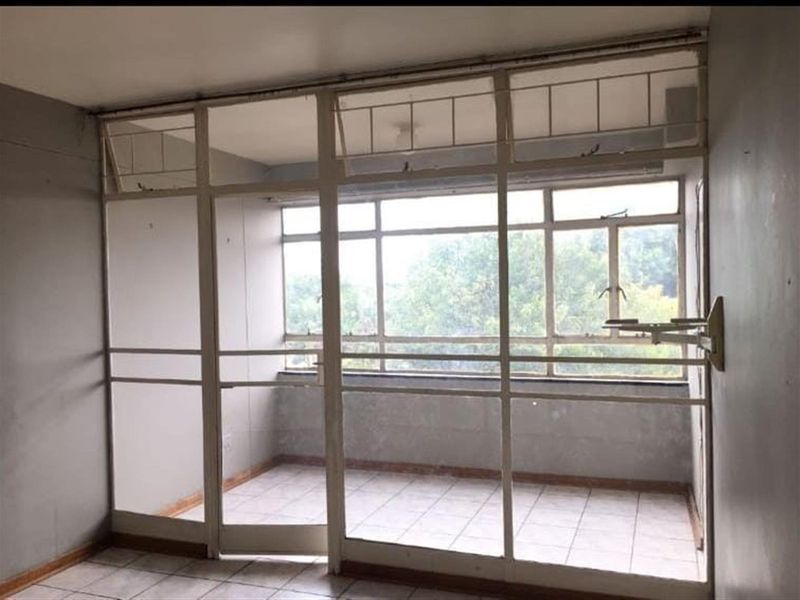 One and a Half Bedroom Apartment to Rent - Photo 3