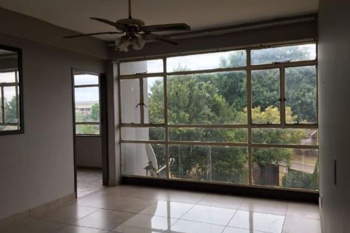 One and a Half Bedroom Apartment to Rent - Photo 4