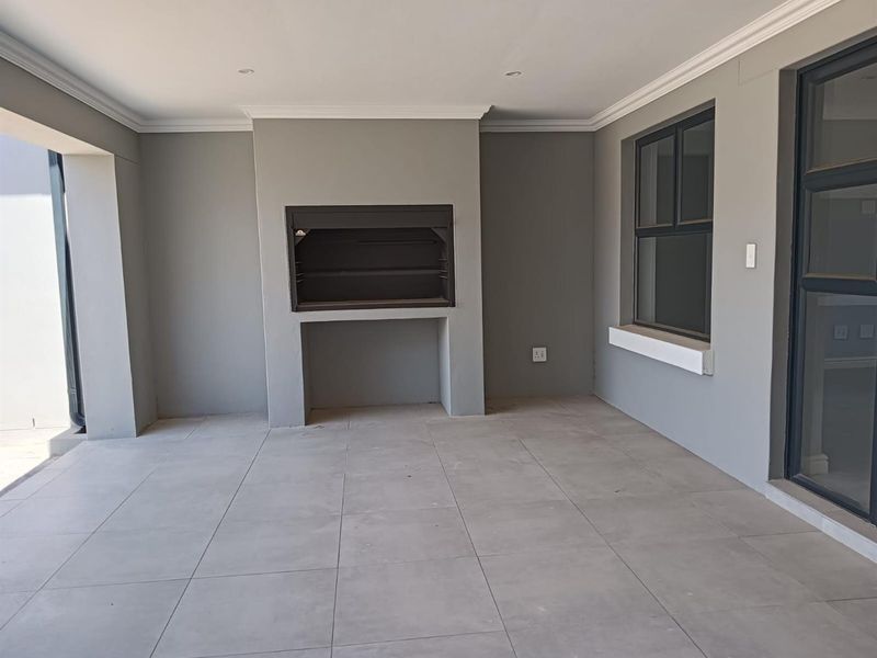 House For Sale in Paarl South, Paarl - Photo 6