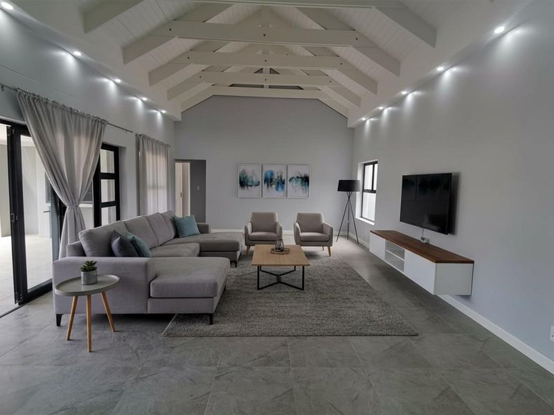 House For Sale in Paarl South, Paarl - Photo 2