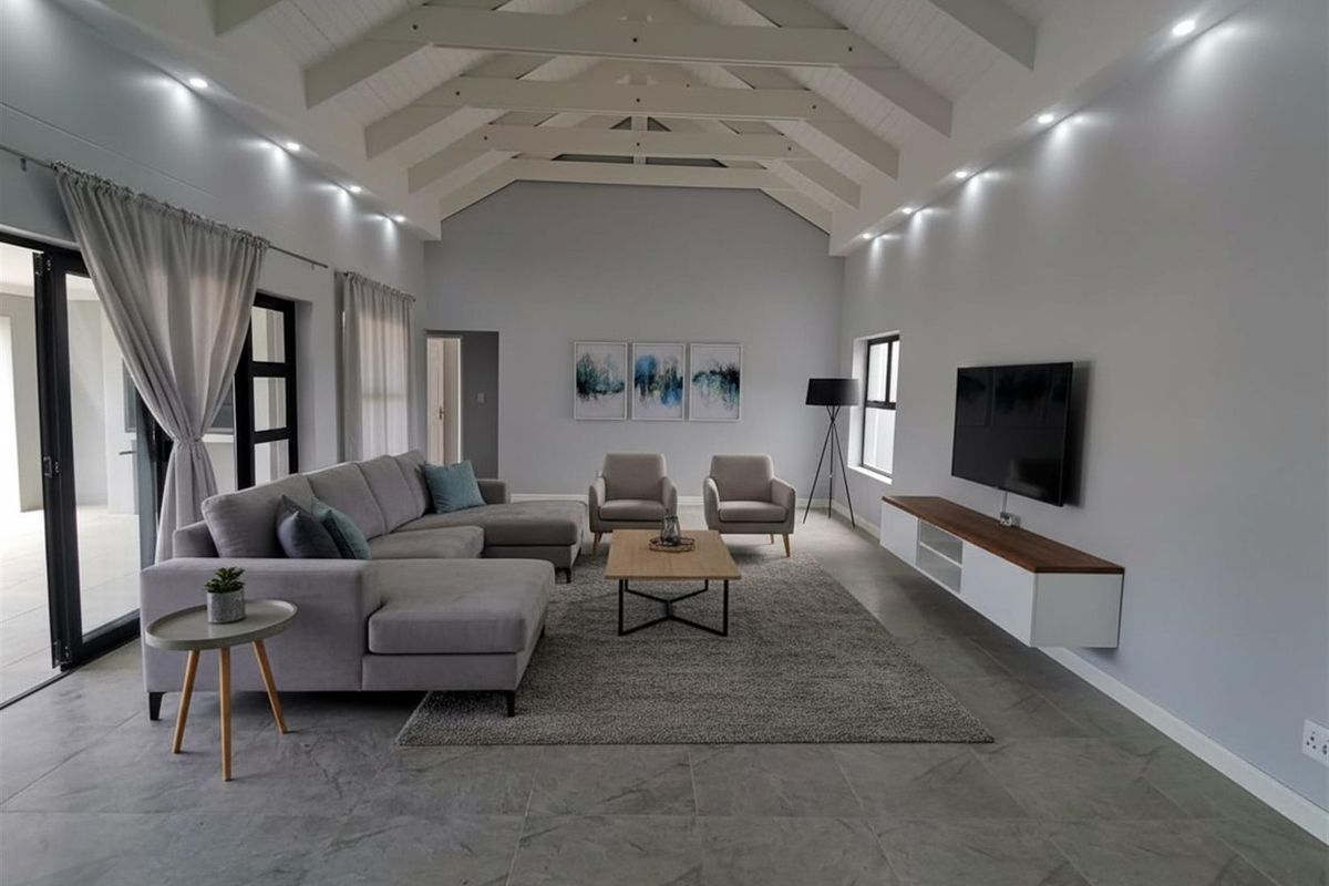 House For Sale in Paarl South, Paarl - Photo 2