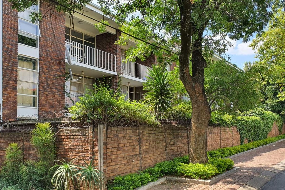 Apartment For Sale in Bryanston Hills - Photo 2