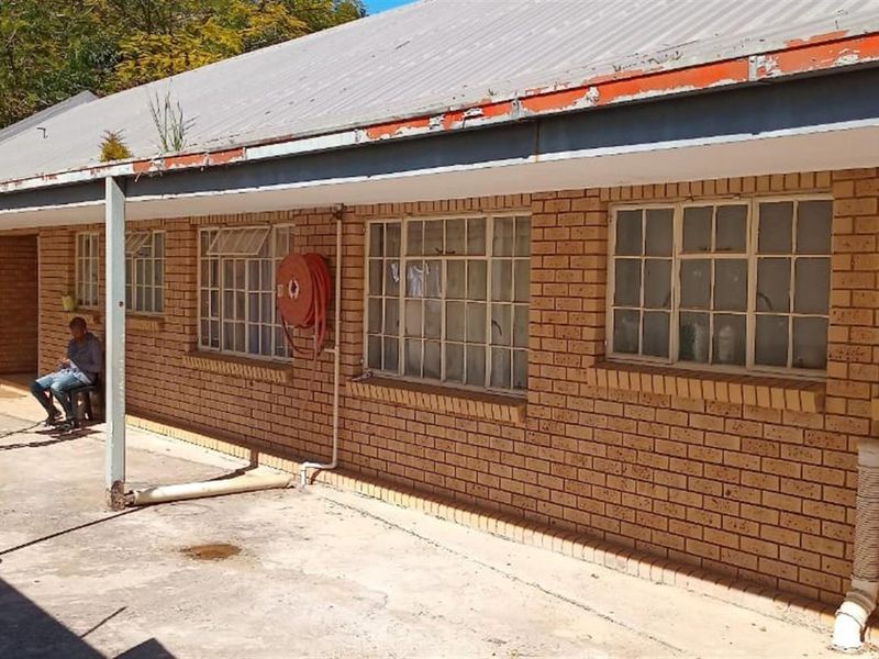 Duiwelskloof - Commercial Property With 8 Residential Units and Workshop - Photo 7