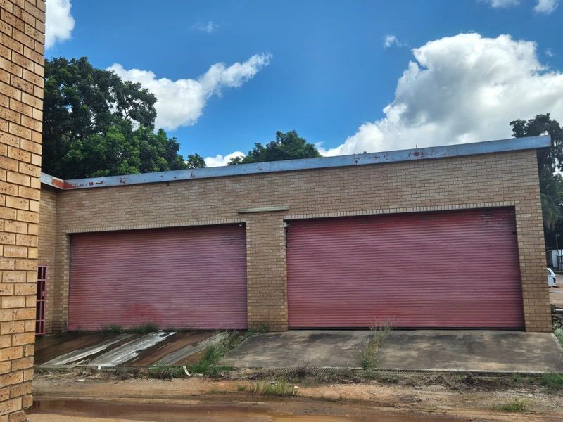 Duiwelskloof - Commercial Property With 8 Residential Units and Workshop - Photo 10