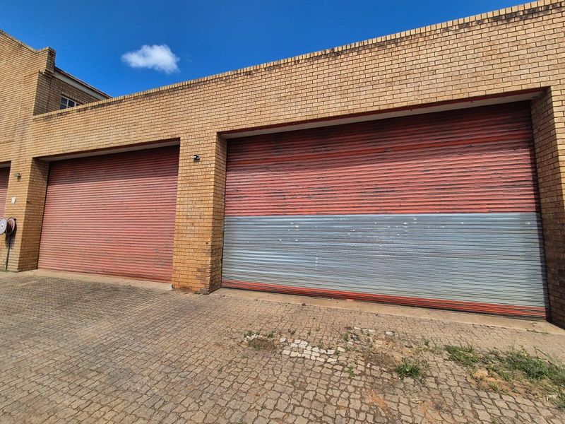 Duiwelskloof - Commercial Property With 8 Residential Units and Workshop - Photo 2