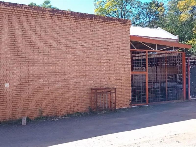 Duiwelskloof - Commercial Property With 8 Residential Units and Workshop - Photo 5