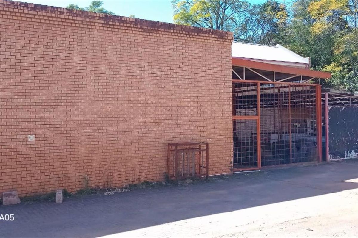 Duiwelskloof - Commercial Property With 8 Residential Units and Workshop - Photo 5