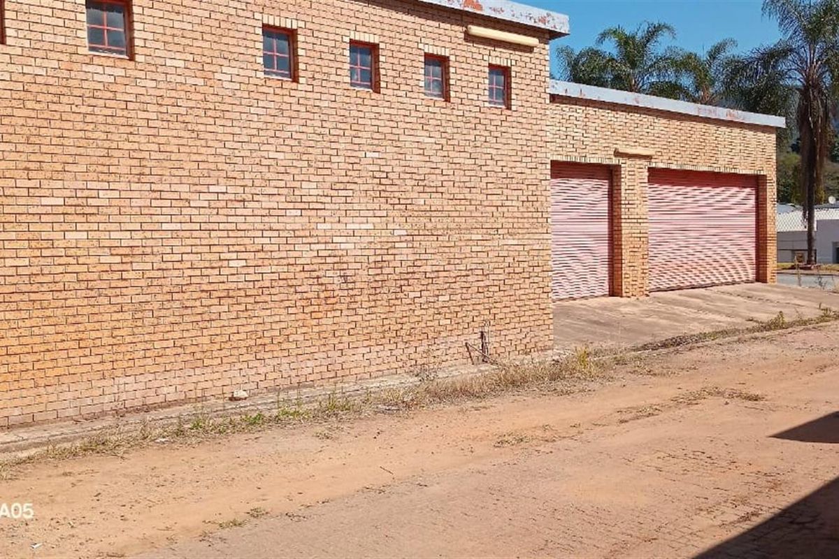 Duiwelskloof - Commercial Property With 8 Residential Units and Workshop - Photo 4