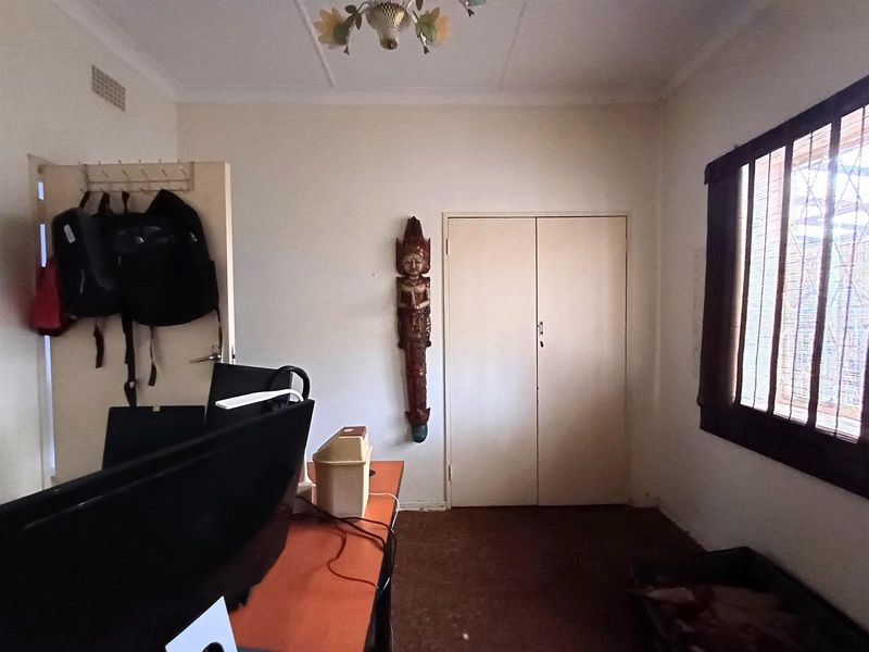 3-Bedroom Home with Spacious Yard in Sunnyridge - Great Potential - Photo 10