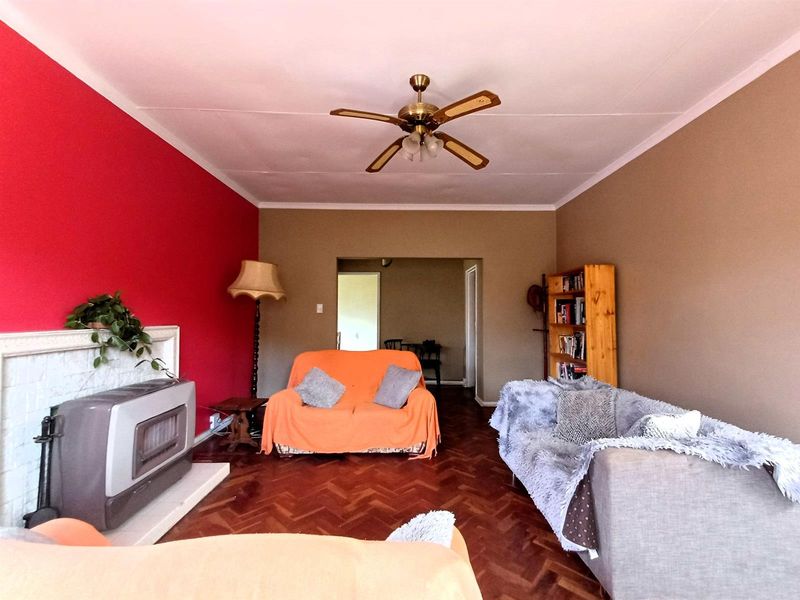 3-Bedroom Home with Spacious Yard in Sunnyridge - Great Potential - Photo 6