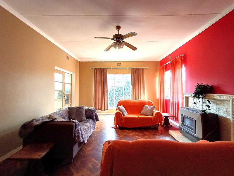 3-Bedroom Home with Spacious Yard in Sunnyridge - Great Potential - Photo 5