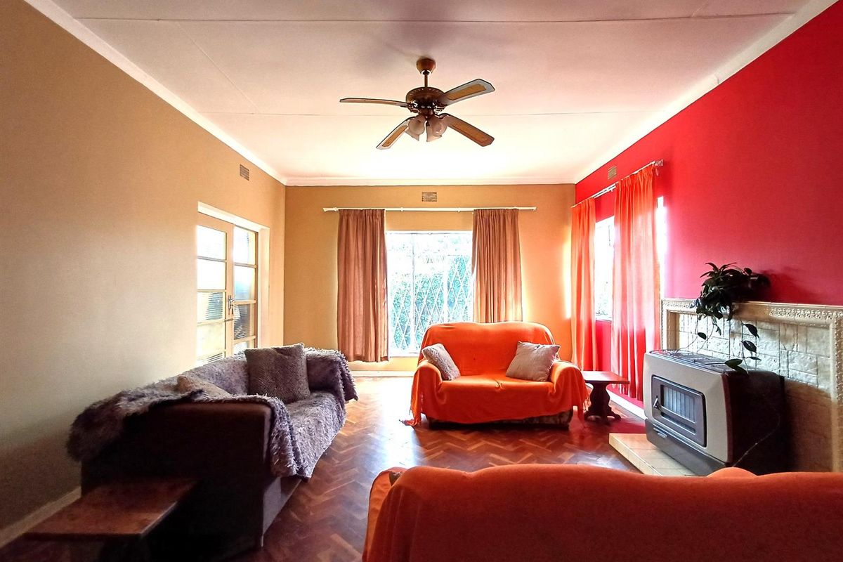 3-Bedroom Home with Spacious Yard in Sunnyridge - Great Potential - Photo 5