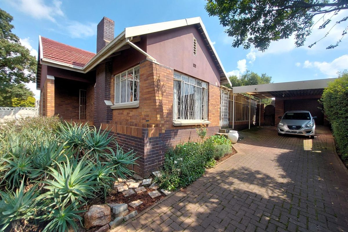 3-Bedroom Home with Spacious Yard in Sunnyridge - Great Potential - Photo 2