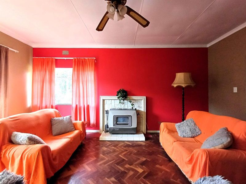 3-Bedroom Home with Spacious Yard in Sunnyridge - Great Potential - Photo 4