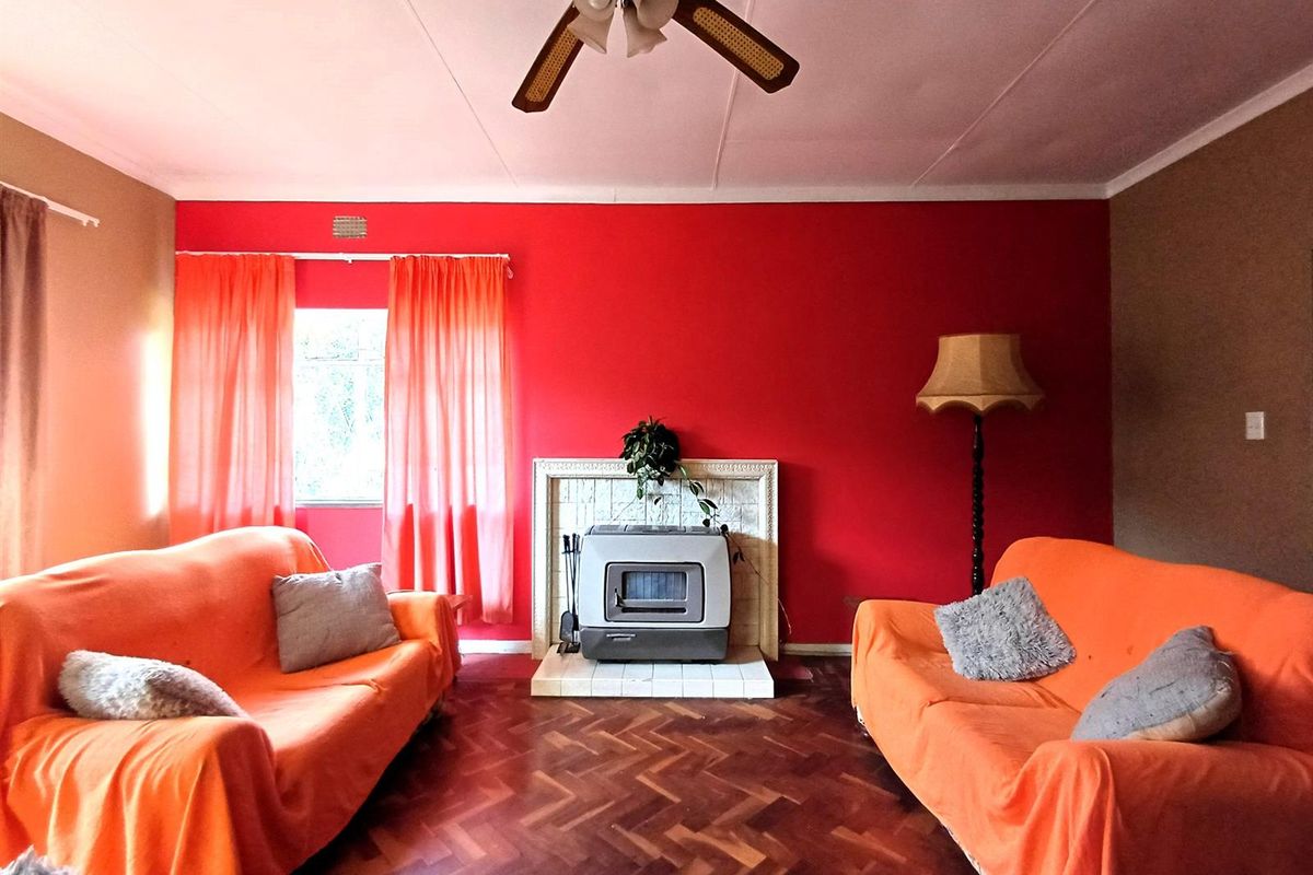 3-Bedroom Home with Spacious Yard in Sunnyridge - Great Potential - Photo 4