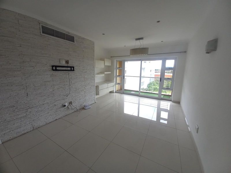 Immaculate Exclusive Gateway Apartment - Photo 7