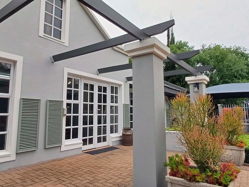 Beautifully Designed Modern Cape Dutch Style Home - Photo 5