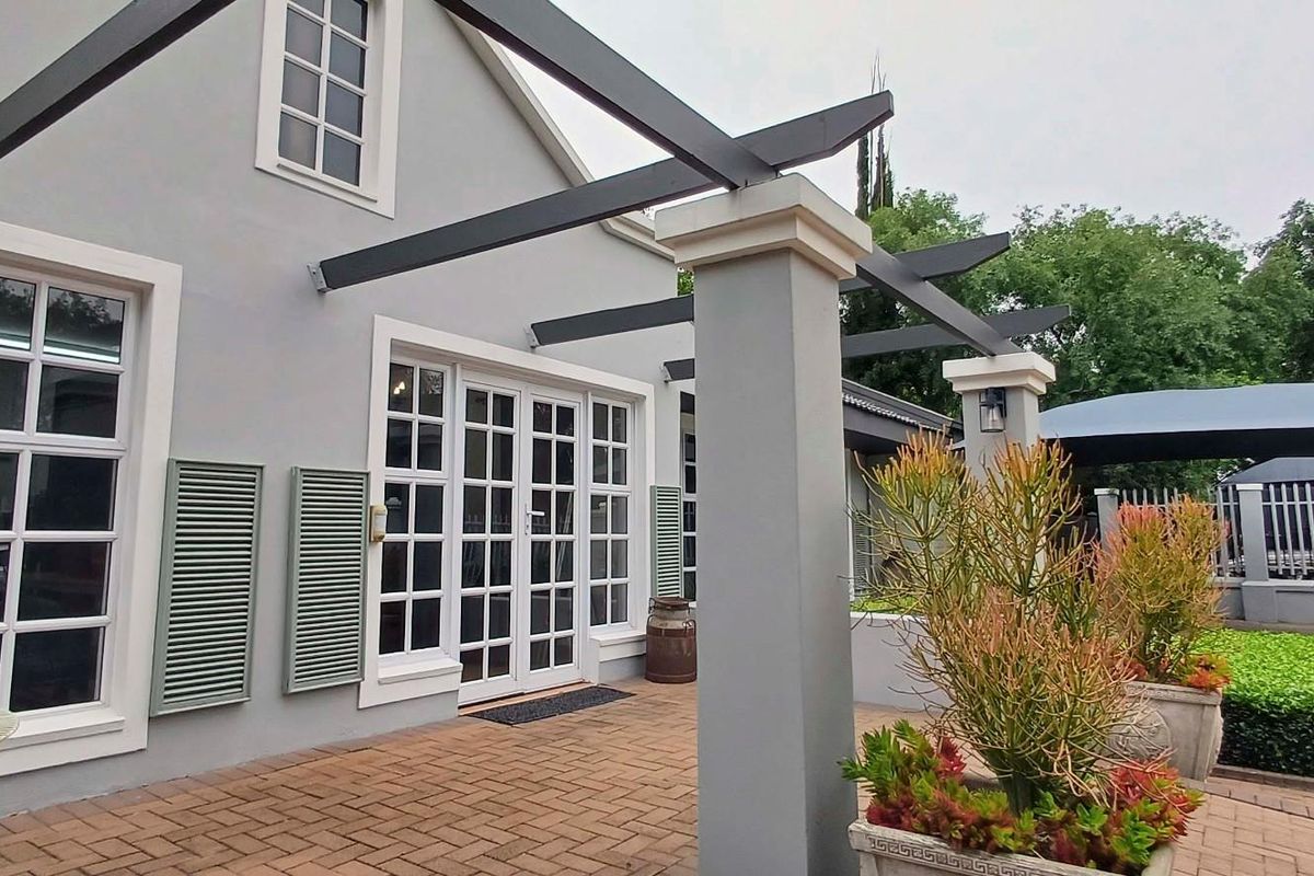 Beautifully Designed Modern Cape Dutch Style Home - Photo 5