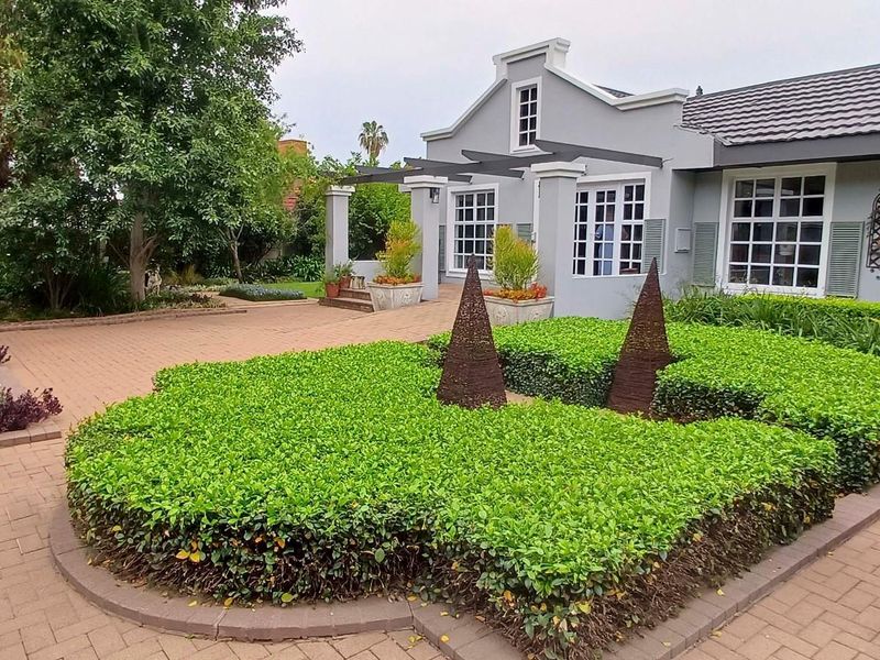 Beautifully Designed Modern Cape Dutch Style Home - Photo 7