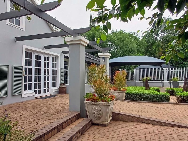 Beautifully Designed Modern Cape Dutch Style Home - Photo 6