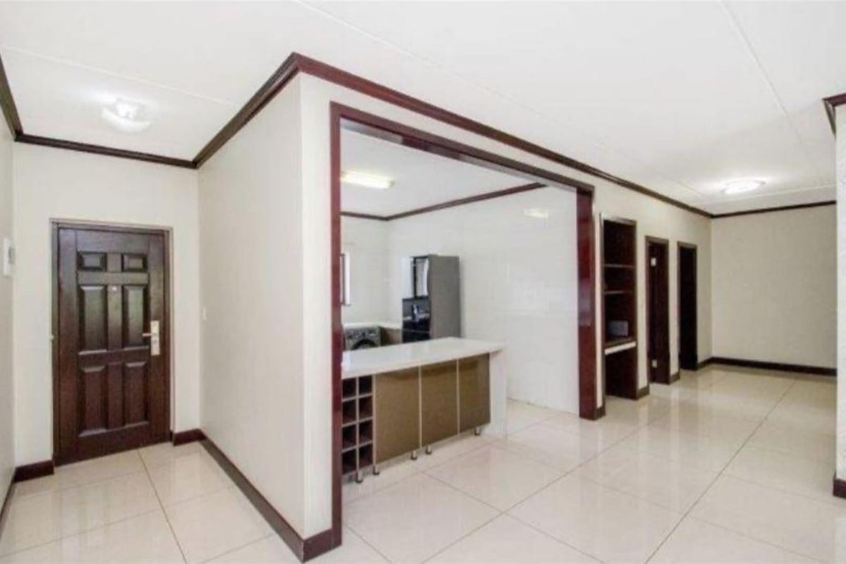 Immaculate 2 Bedroom Apartment for sale in Cedar Acres - Photo 2