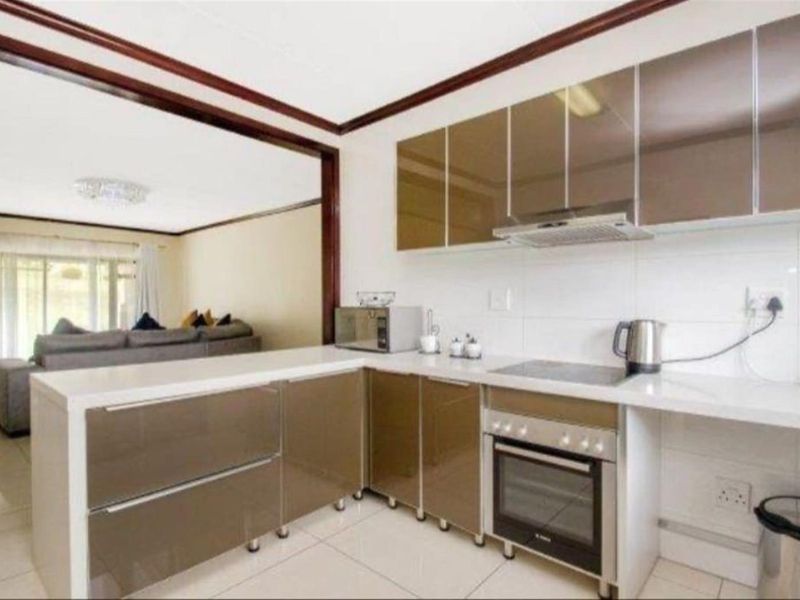 Immaculate 2 Bedroom Apartment for sale in Cedar Acres - Photo 3
