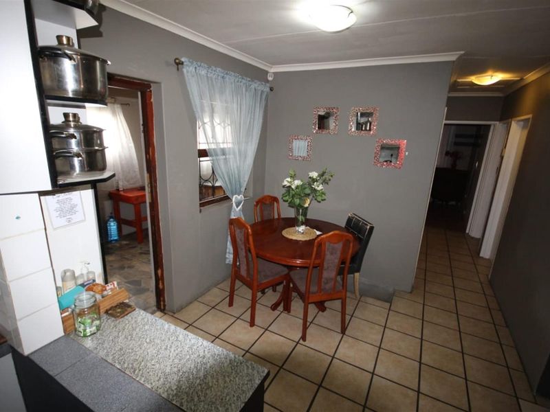 R1600 000 - BEAUTIFUL 3 BEDROOMED HOME FOR SALE IN THE CONIFERS, BLUE DOWNS - Photo 8