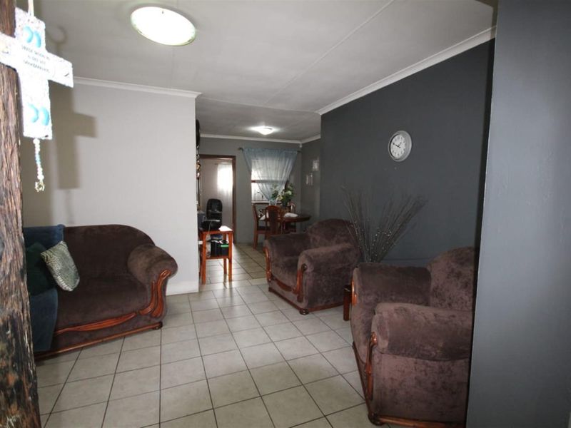 R1600 000 - BEAUTIFUL 3 BEDROOMED HOME FOR SALE IN THE CONIFERS, BLUE DOWNS - Photo 7