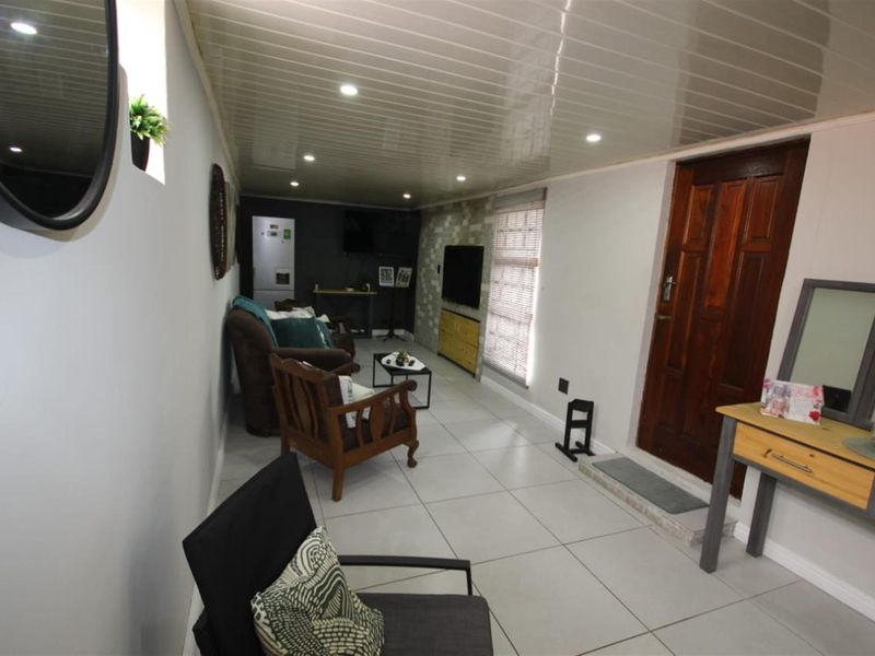 R1600 000 - BEAUTIFUL 3 BEDROOMED HOME FOR SALE IN THE CONIFERS, BLUE DOWNS - Photo 4