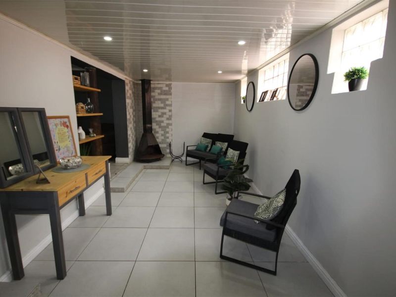 R1600 000 - BEAUTIFUL 3 BEDROOMED HOME FOR SALE IN THE CONIFERS, BLUE DOWNS - Photo 3