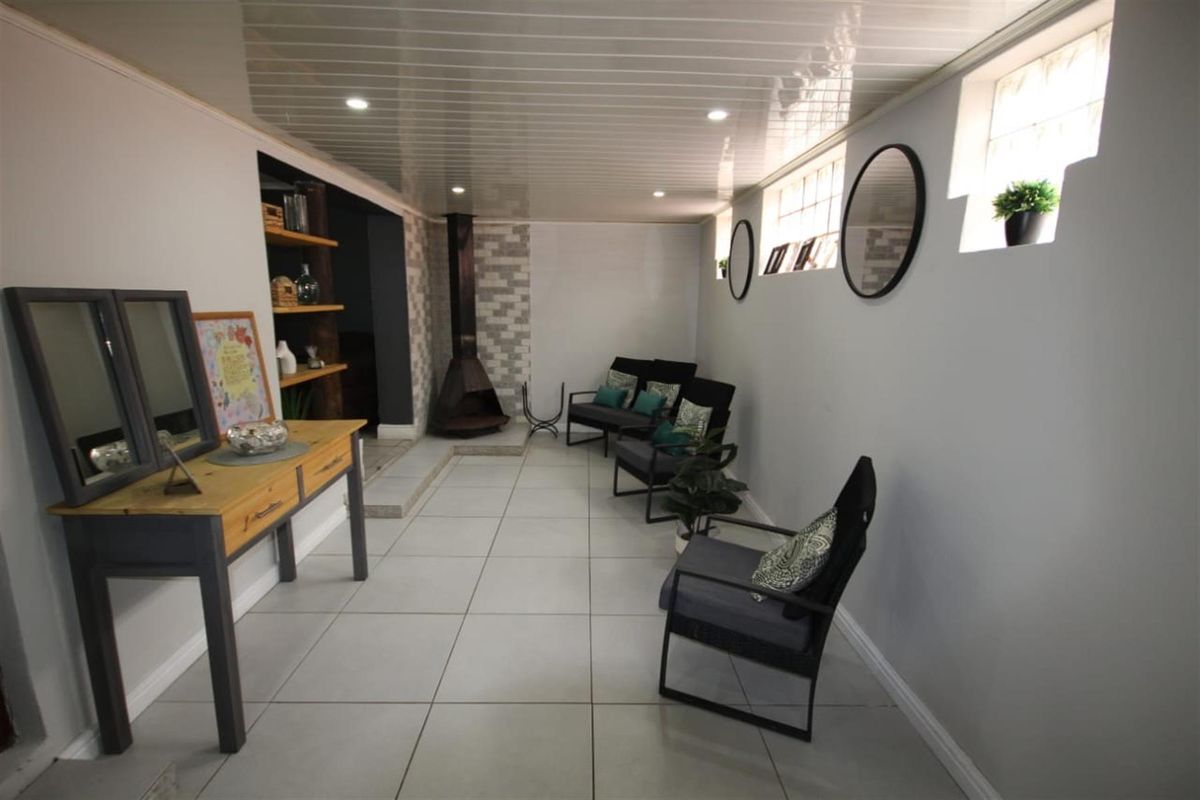 R1600 000 - BEAUTIFUL 3 BEDROOMED HOME FOR SALE IN THE CONIFERS, BLUE DOWNS - Photo 3