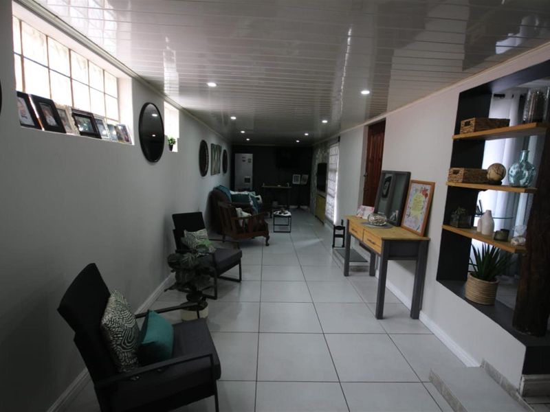 R1600 000 - BEAUTIFUL 3 BEDROOMED HOME FOR SALE IN THE CONIFERS, BLUE DOWNS - Photo 5