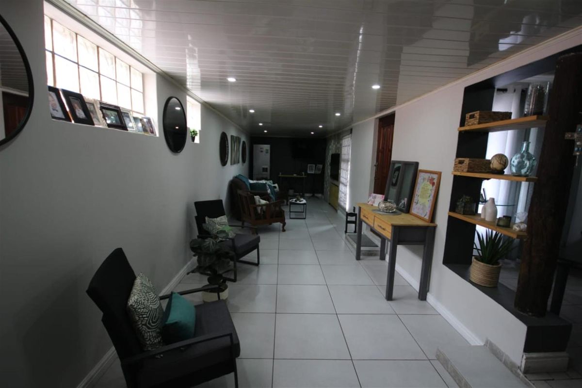 R1600 000 - BEAUTIFUL 3 BEDROOMED HOME FOR SALE IN THE CONIFERS, BLUE DOWNS - Photo 5