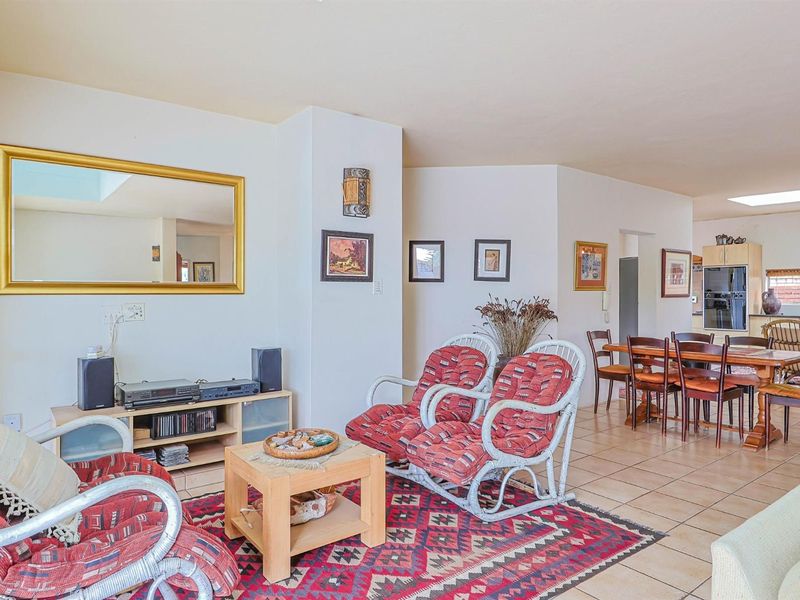 EXECUTIVE HOME IN SECURE AREA, ON TOP OF THE HILL IN QUIET CUL-DE-SAC STREET!! - Photo 6