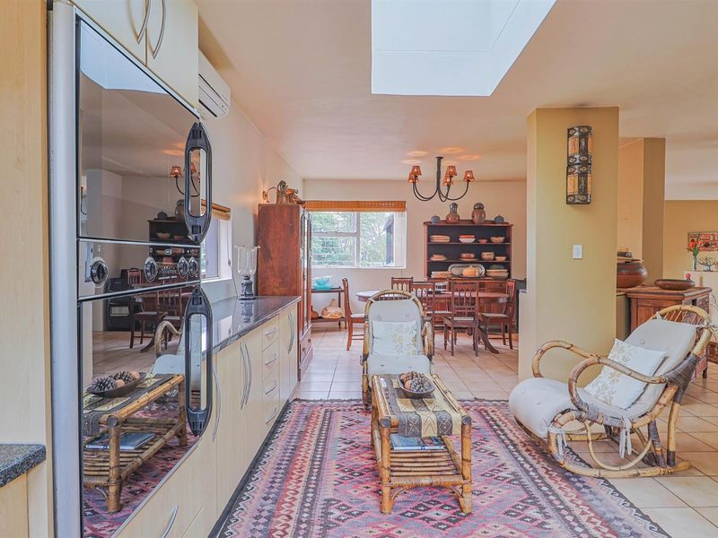 EXECUTIVE HOME IN SECURE AREA, ON TOP OF THE HILL IN QUIET CUL-DE-SAC STREET!! - Photo 7