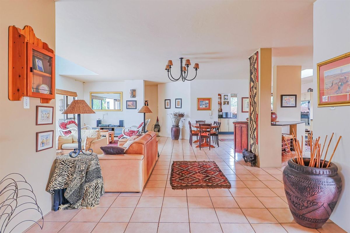 EXECUTIVE HOME IN SECURE AREA, ON TOP OF THE HILL IN QUIET CUL-DE-SAC STREET!! - Photo 3