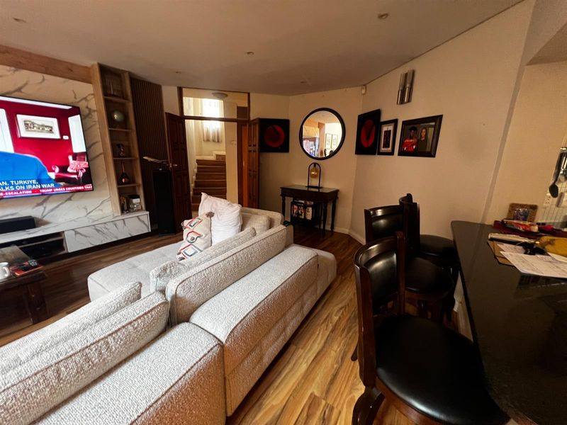 4 Bedroom Modern House for Sale in Die Hoewes, Centurion - Photo 10